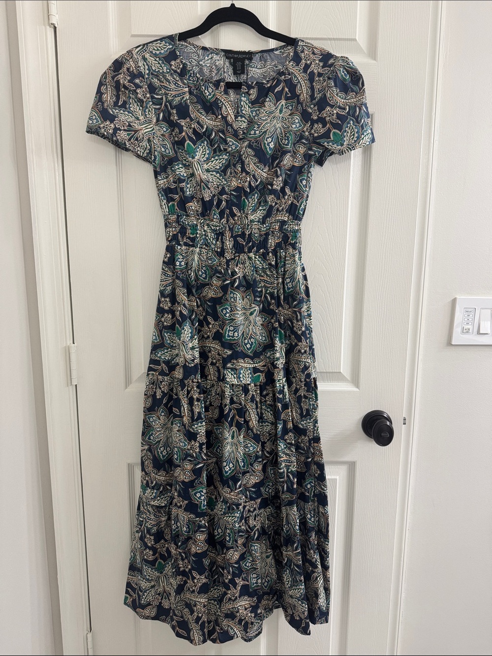 Blue and Green Print Tiered Midi Dress EUC—like new!
